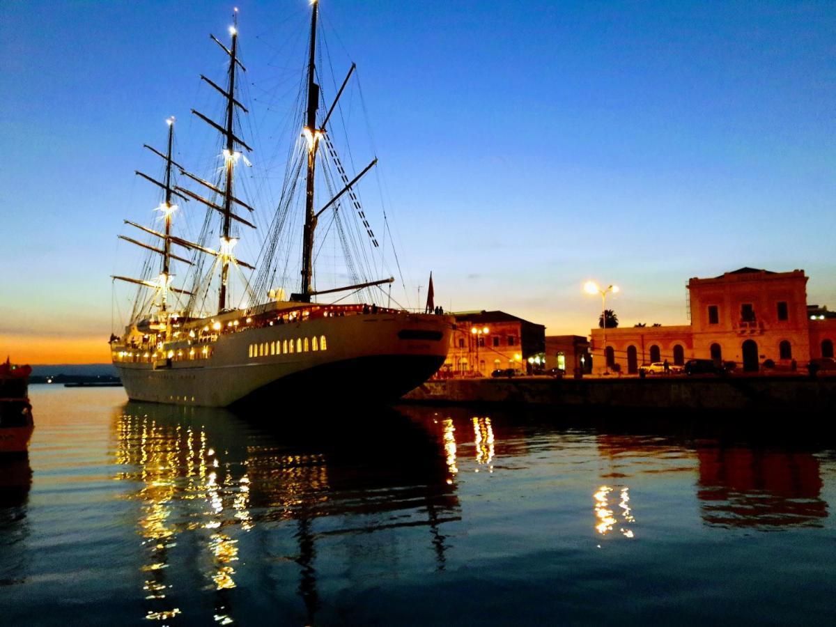 Elegante Appartamento In Palazzo Storico Ortigia Szirakúza Kültér fotó