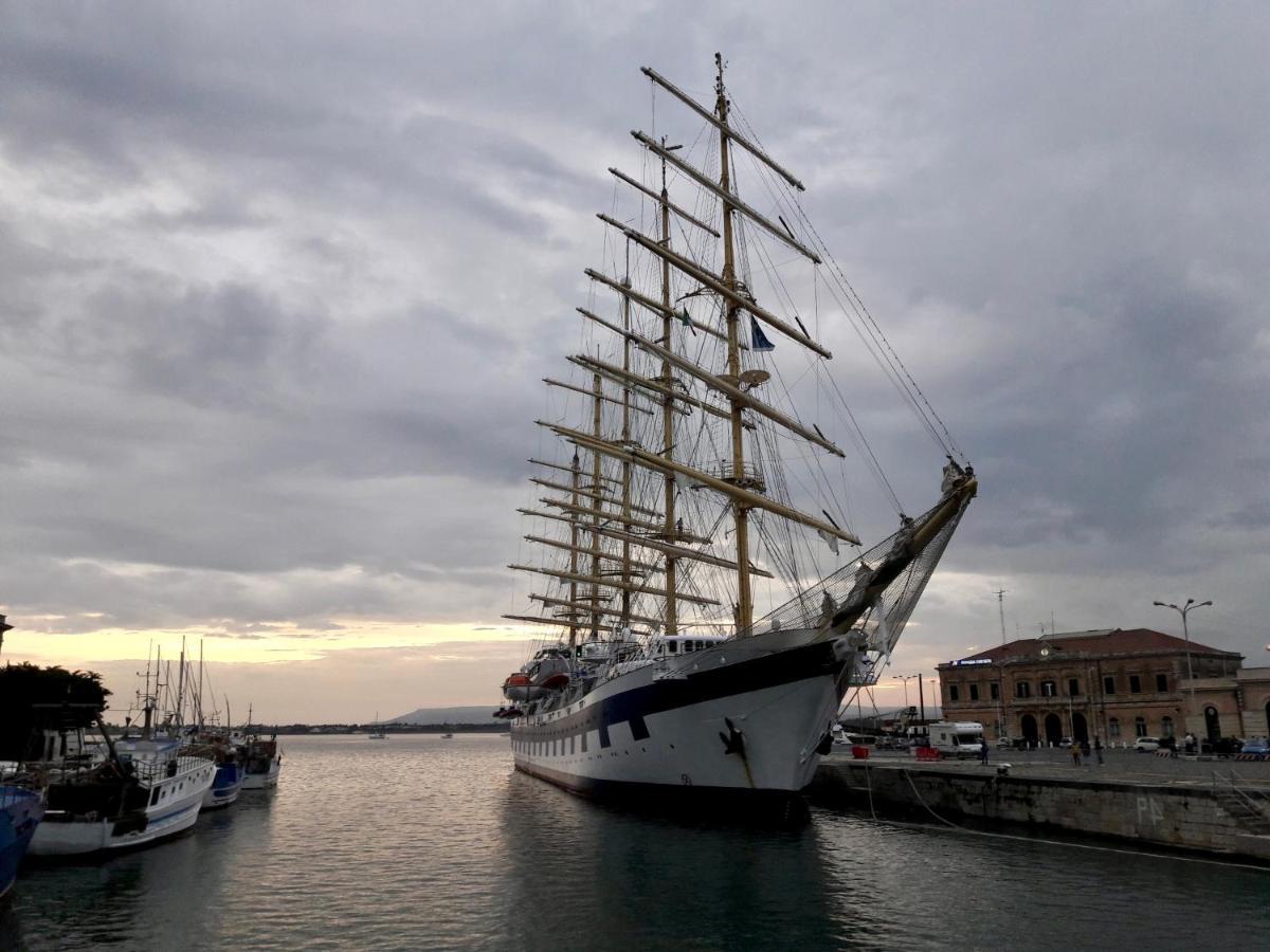 Elegante Appartamento In Palazzo Storico Ortigia Szirakúza Kültér fotó